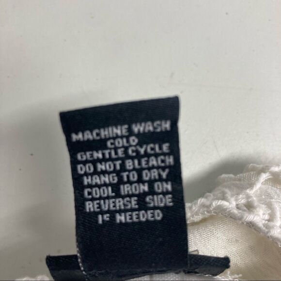 RUE 21 Women’s White Crepe Floral Crochet Shorts Size Small - Picture 6 of 11